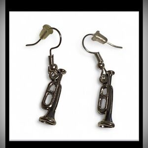 👑 Costume Trumpet Pierced Earrings #8136